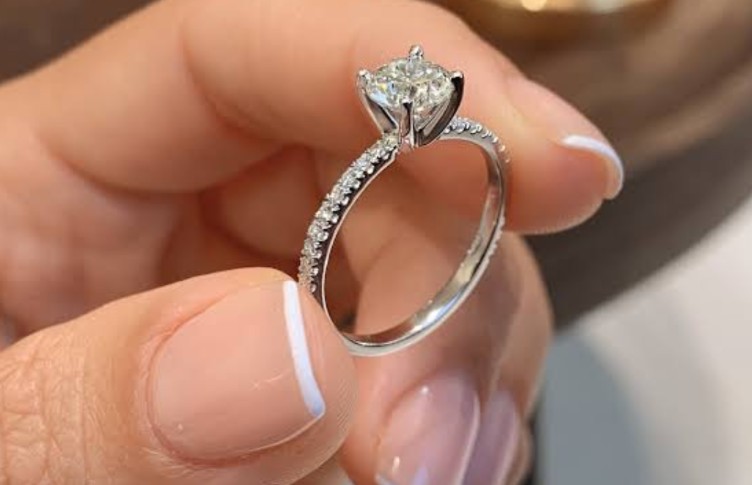 From Evaluation to Payment: The Real Journey of Selling a Diamond